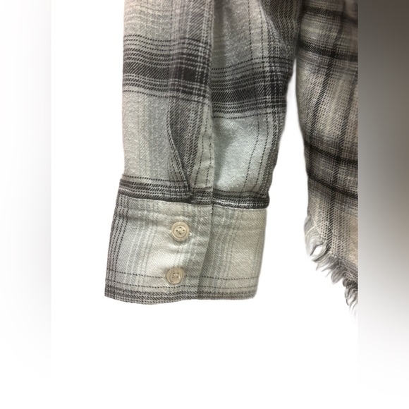 Rails “Ronin” Mixed Plaid Flannel Shirt in Medium. Cotton blend with frayed hem - Picture 6 of 10